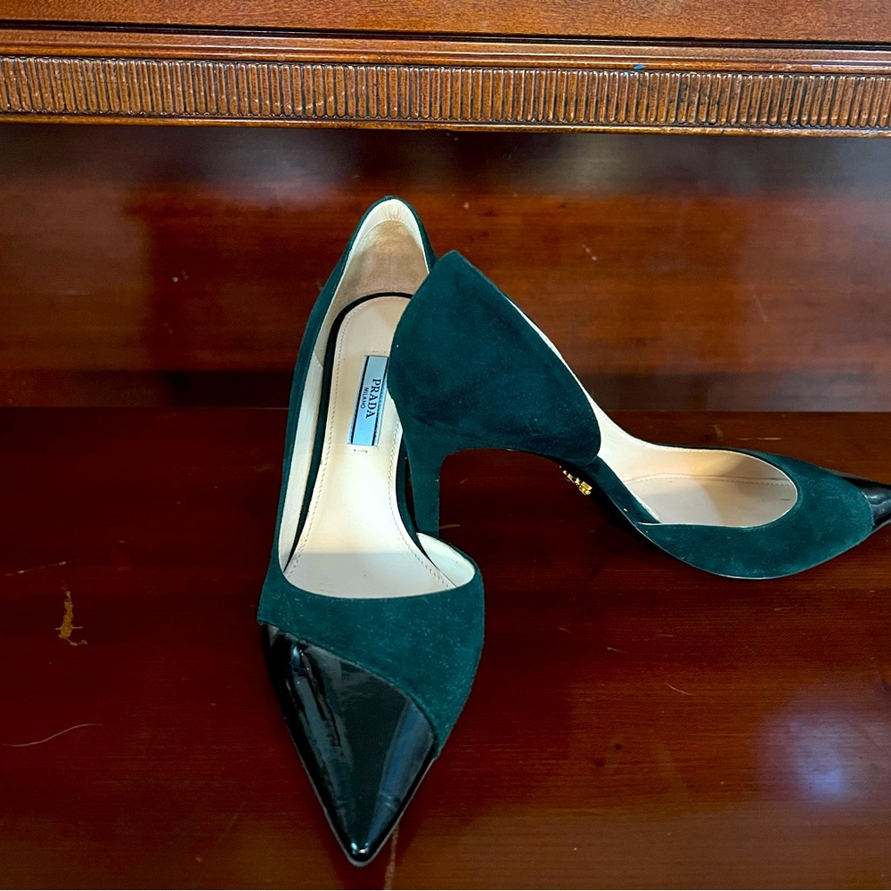 Prada green suede captoe pumps.